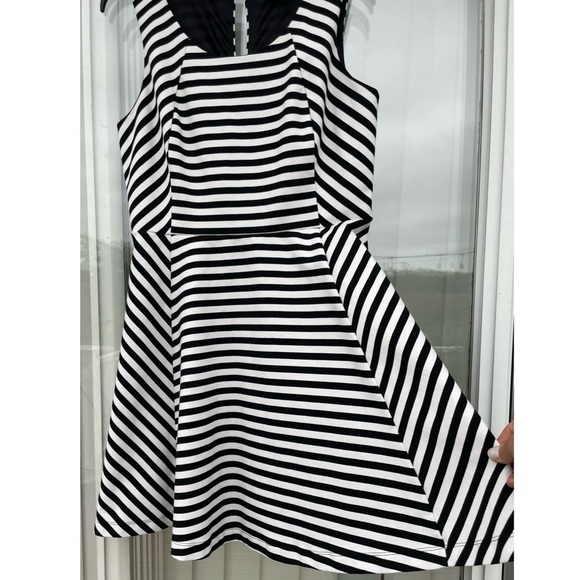 Express striped dress - Picture 3 of 4
